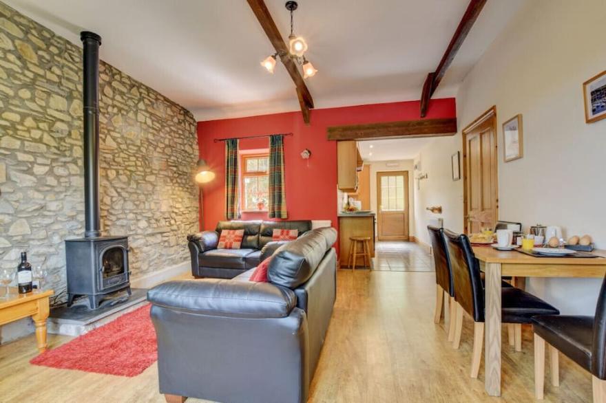 Yr Onwydden - Two Bedroom House, Sleeps 4