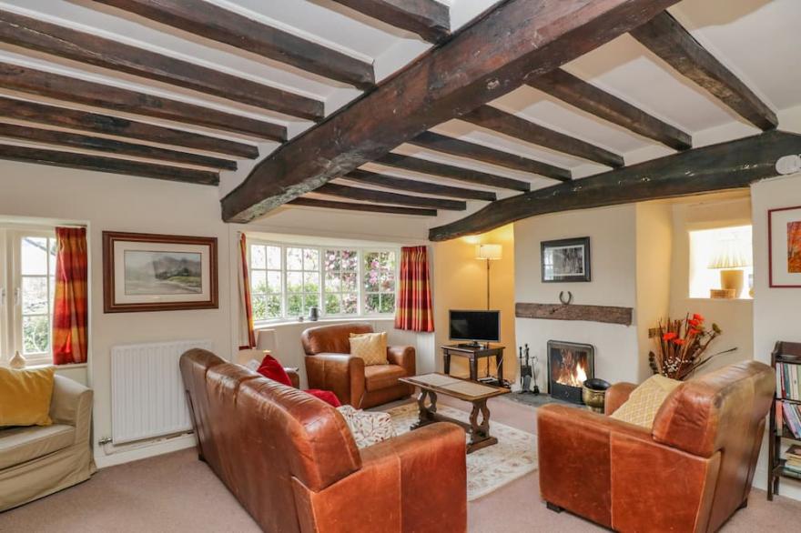 BURNSIDE COTTAGE, family friendly, with open fire in Braithwaite