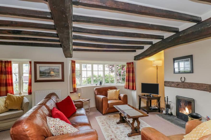 BURNSIDE COTTAGE, family friendly, with open fire in Braithwaite
