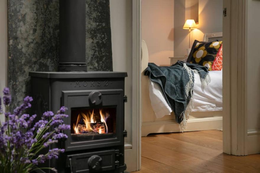 5* Idyllic rural cottage, only 20 minutes from both North & South Cornish coasts