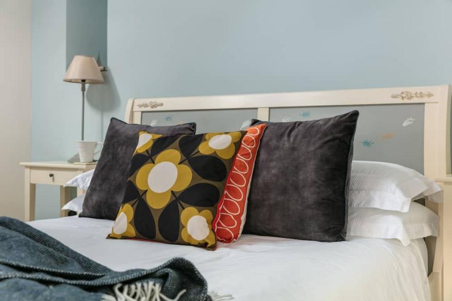 5* Idyllic rural cottage, only 20 minutes from both North & South Cornish coasts