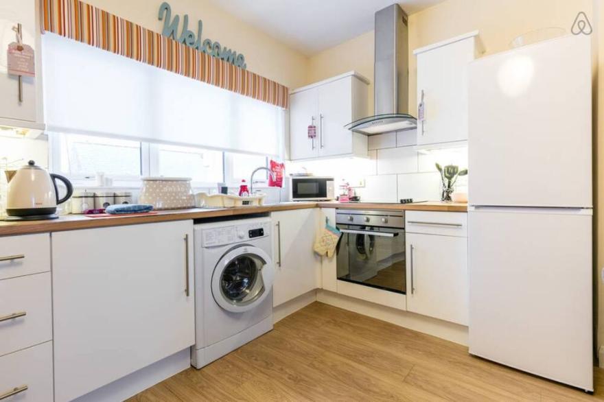 Ahoy3 apartment Carrickfergus ( Front-line Sea-views! )