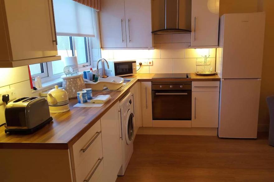 Ahoy3 apartment Carrickfergus ( Front-line Sea-views! )