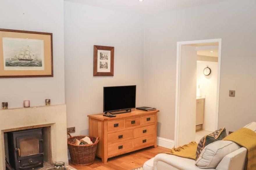 THE HERMITAGE, character holiday cottage, with a garden in Poulton