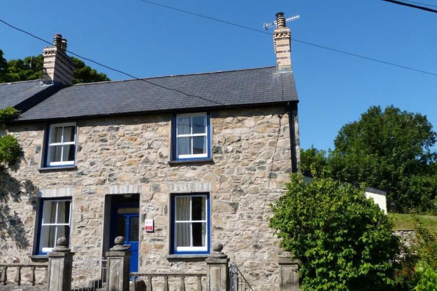 Ael y Bryn - Three Bedroom House, Sleeps 6