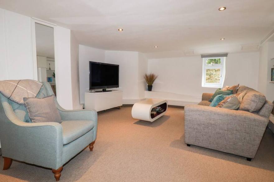 THE NOOK, romantic, country holiday cottage in Charlestown