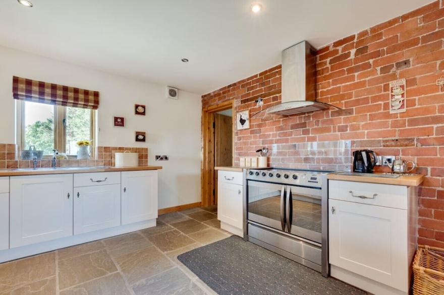 Llety'r Dderwen - Two Bedroom House, Sleeps 4