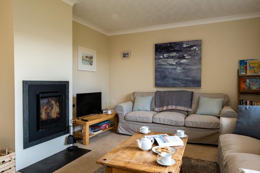 HIGHLANDS, pet friendly, with open fire in Port Isaac