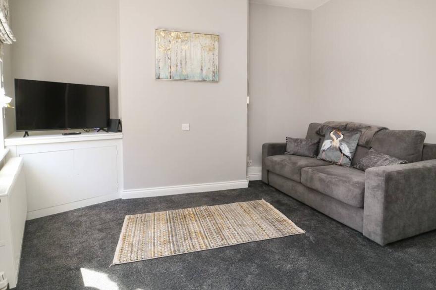 6 CHURCH HILL, pet friendly, with hot tub in Malton