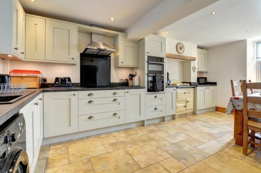 Ffermdy Caernarfon - Four Bedroom House, Sleeps 6