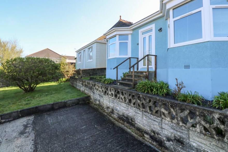COPPER HILL HOUSE, pet friendly, with a garden in Hayle