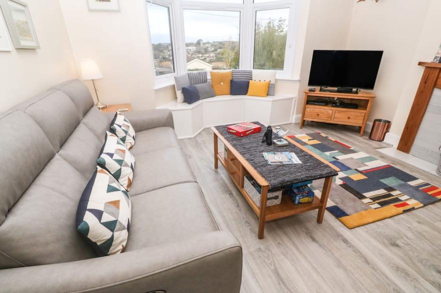 COPPER HILL HOUSE, pet friendly, with a garden in Hayle