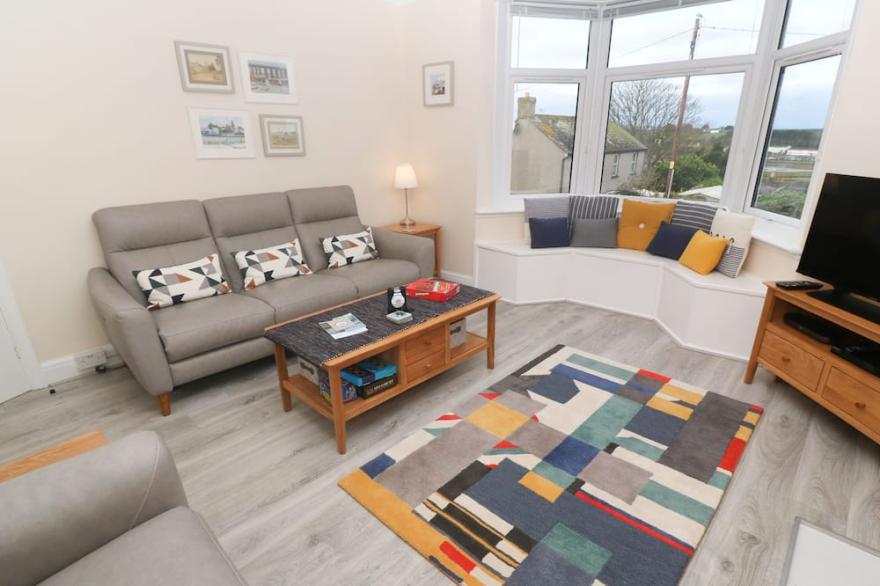 COPPER HILL HOUSE, pet friendly, with a garden in Hayle