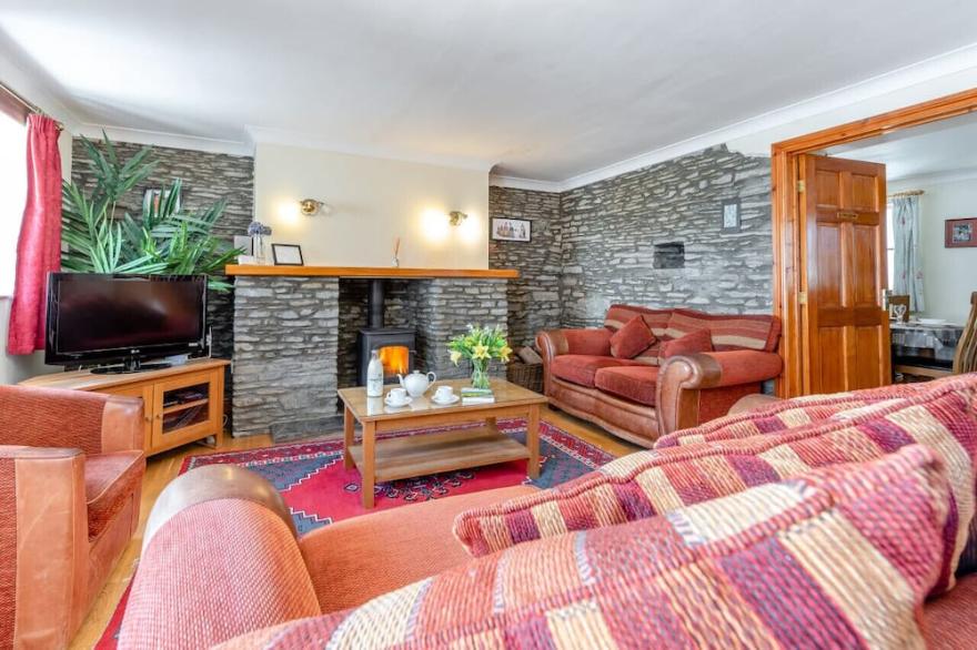 Hen Ysgubor - Three Bedroom House, Sleeps 6