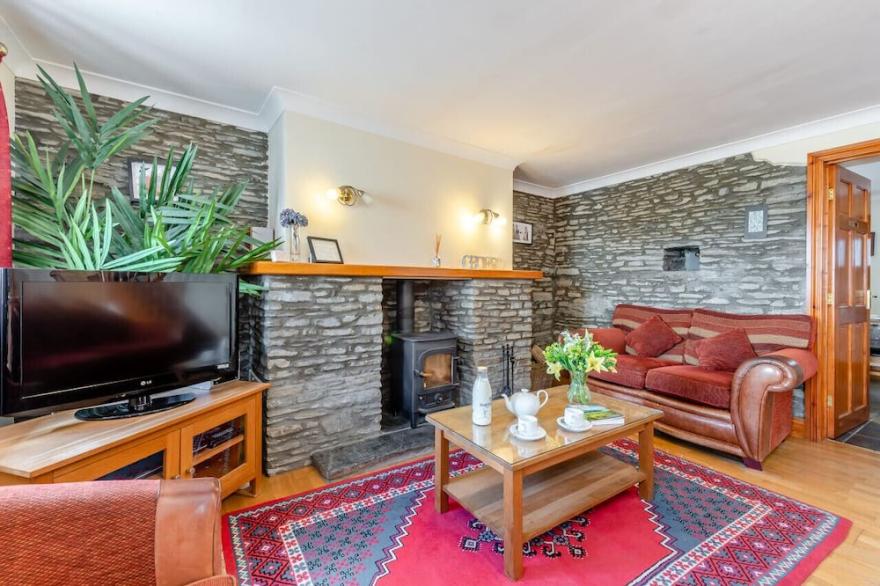 Hen Ysgubor - Three Bedroom House, Sleeps 6