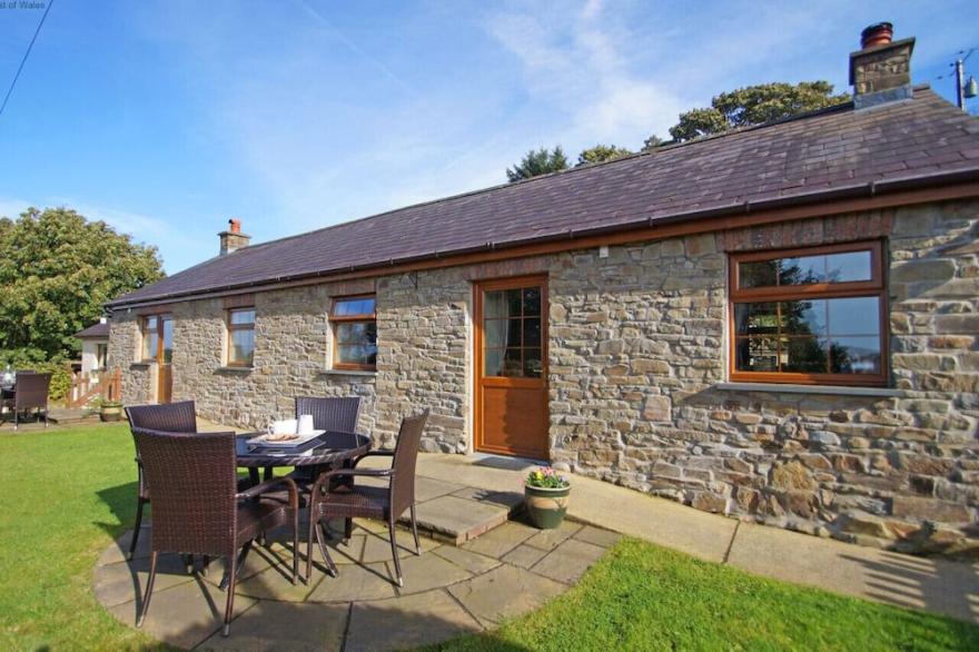 Deri'r Cwm - Two Bedroom House, Sleeps 4
