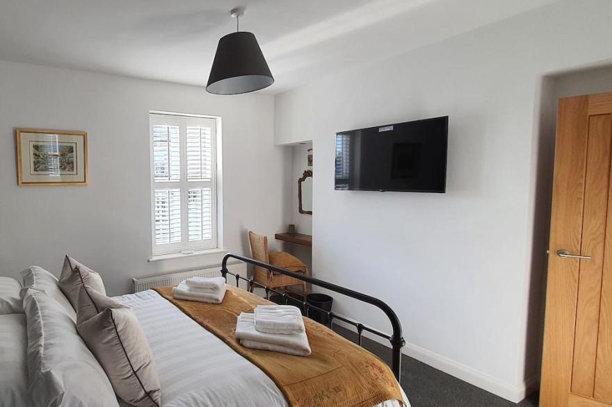 NO.37, romantic, character holiday cottage, with a garden in Beverley