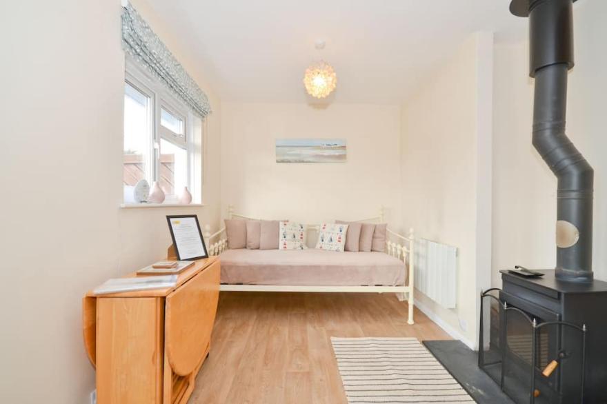 23 Tollgate Cottages -  a cottage that sleeps 4 guests  in 2 bedrooms