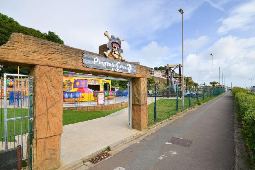 162 Sandown Bay Holiday Centre -  a chalet that sleeps 4 guests  in 2 bedrooms