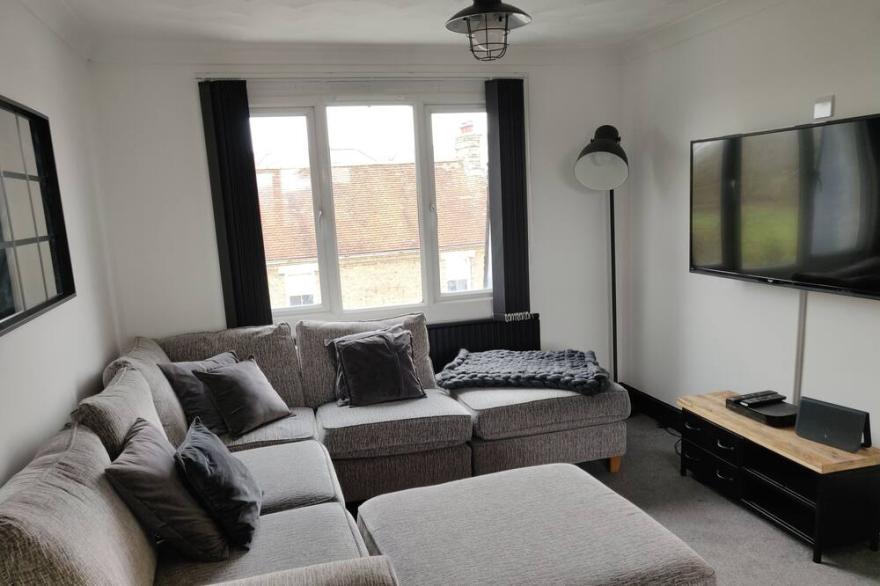 Riverside Park Penthouse Apartment In St Neots