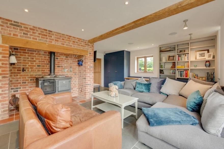The White House - Five Bedroom House, Sleeps 9