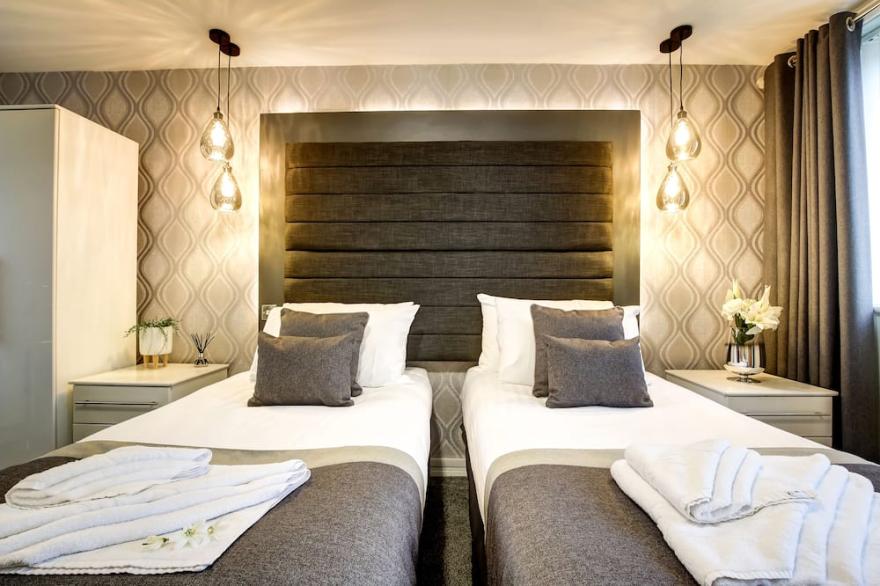 Fabulous Group Accommodation at Riverside Villas
