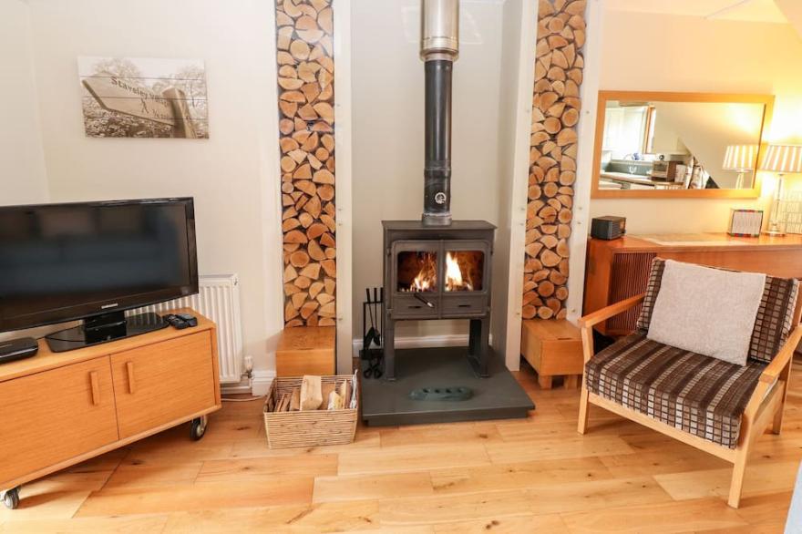 TWO THE CHAPEL - STAVELEY, family friendly in Staveley