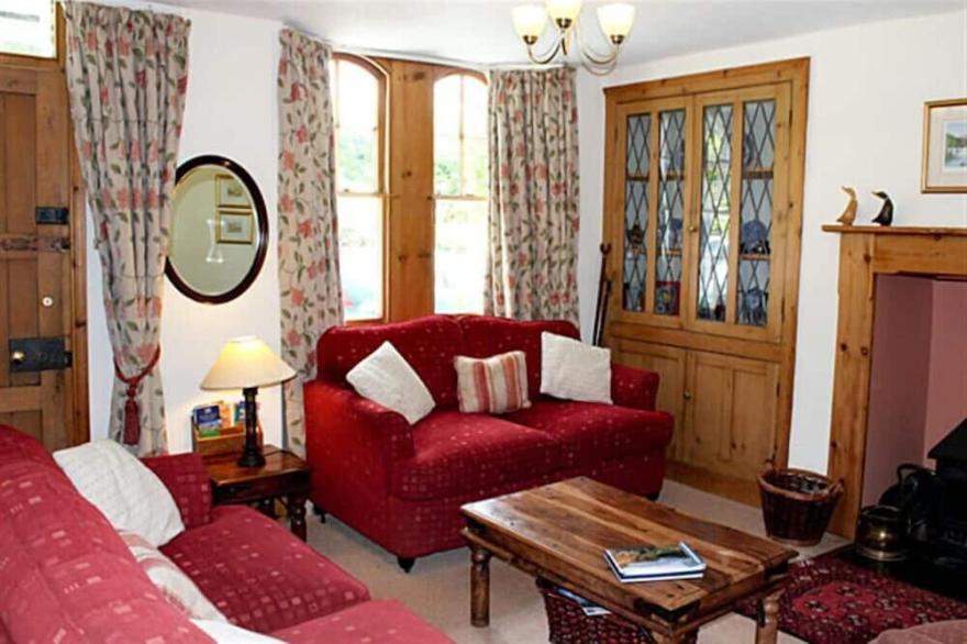 ROWAN COTTAGE, pet friendly, with open fire in Hawkshead