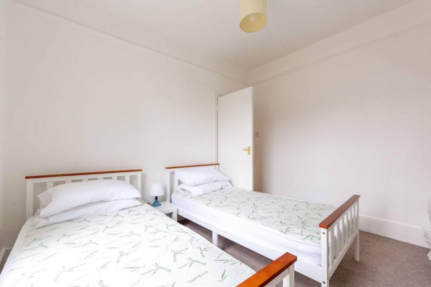 Spacious 3 Bedroom House With Garden - Hammersmith