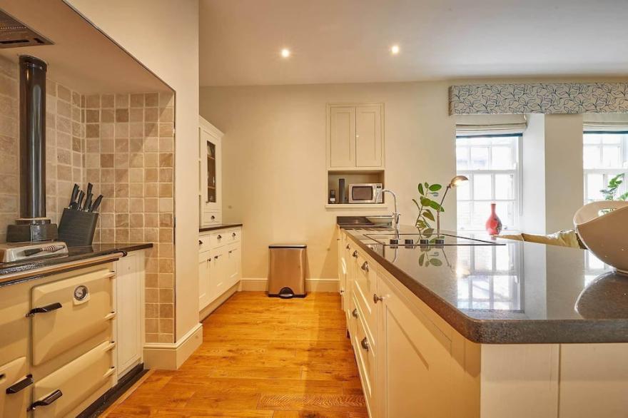 Beautiful 2-Bedroom Stone Cottage