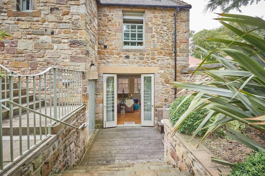 Beautiful 2-Bedroom Stone Cottage