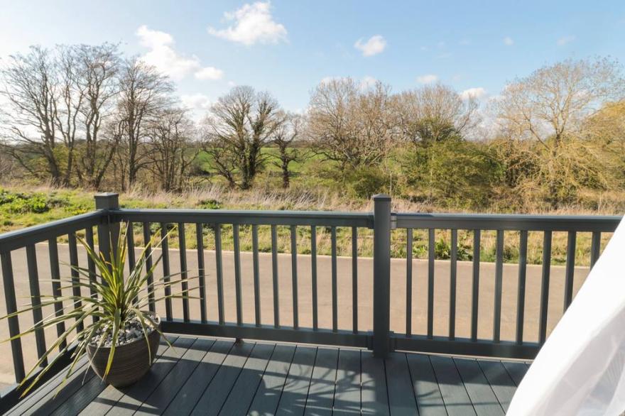 LONG VIEW LODGE, pet friendly, with hot tub in Felton