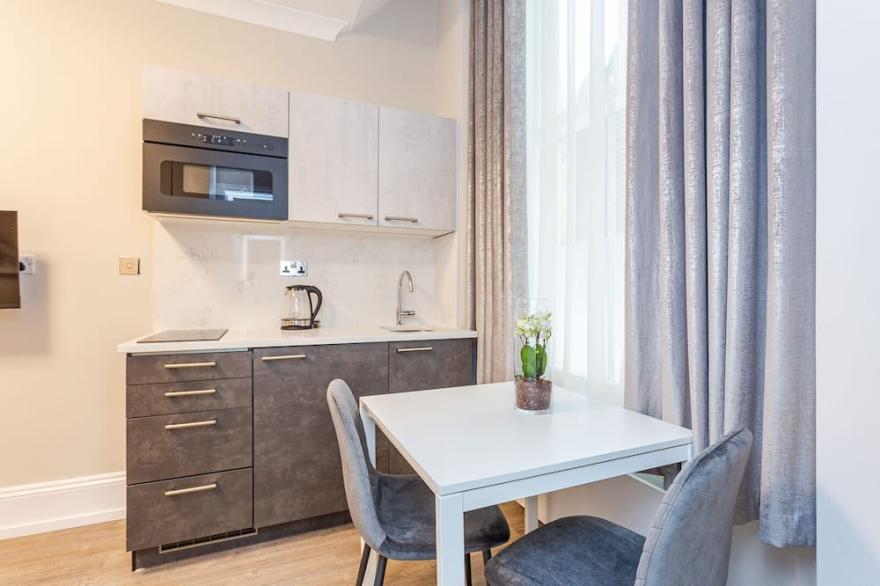 Cosy, Secure, Fully-Equipped Studio in the Heart of Kensington