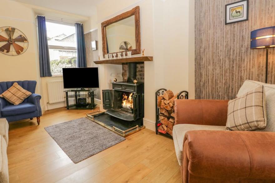 NUTKIN COTTAGE, family friendly, with open fire in Windermere