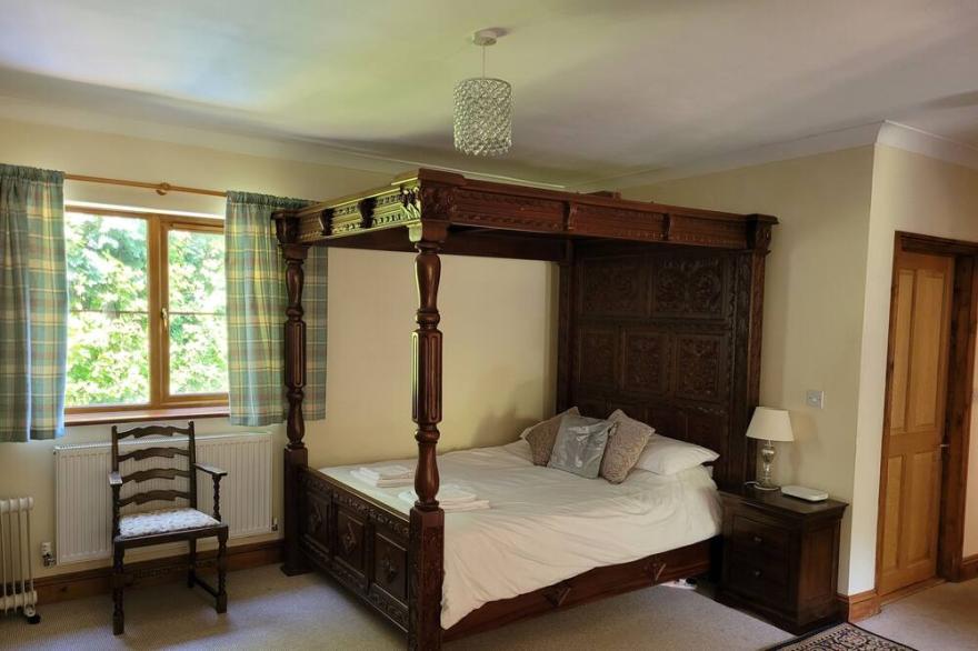Beautiful spacious home with 7 beds and hot tub! The perfect Cornish getaway :-)