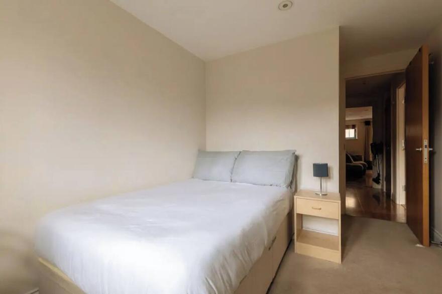 Central 2BD Flat - Redcliffe
