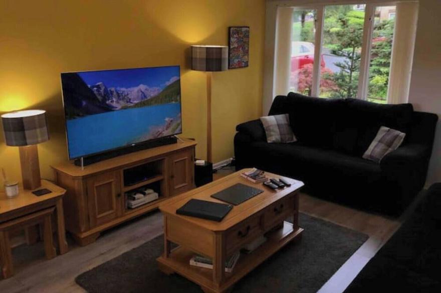 Beautiful Detached House With Private Gardens
