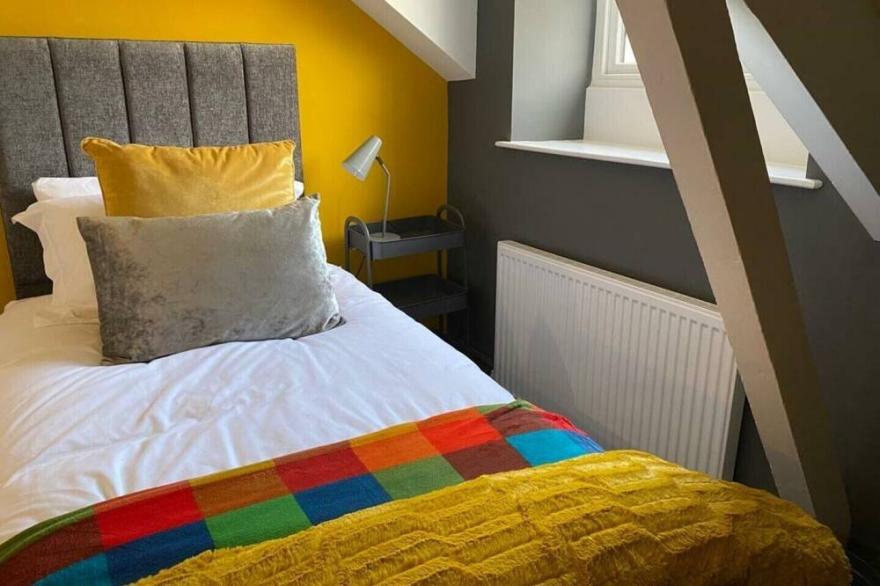 Yellow Ochre - 2 Bed Apartment