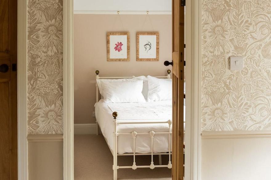 Beautiful Holiday House in the Quiet Village of Ruswarp, 1 Mile Outside Whitby