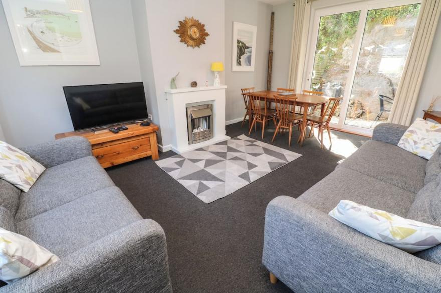 8 ROSEWALL COTTAGES, pet friendly, with a garden in St Ives