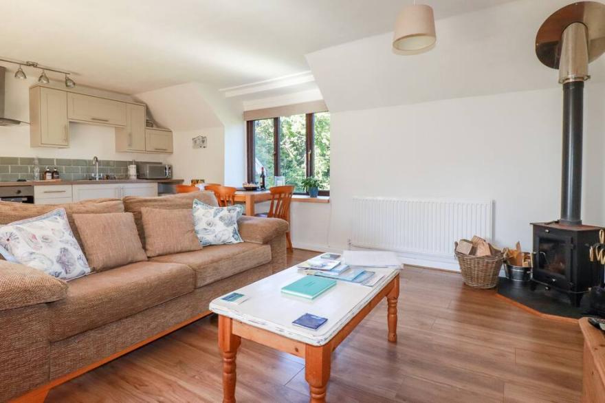 THE MEWS, pet friendly, character holiday cottage in Blisland