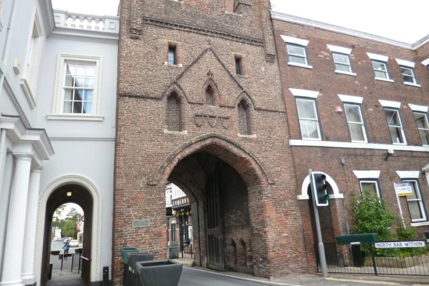 Modern Townhouse In The Heart Of Historic Beverley