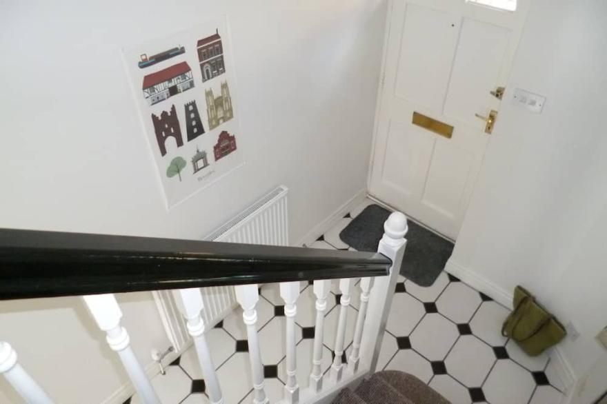 Modern Townhouse In The Heart Of Historic Beverley