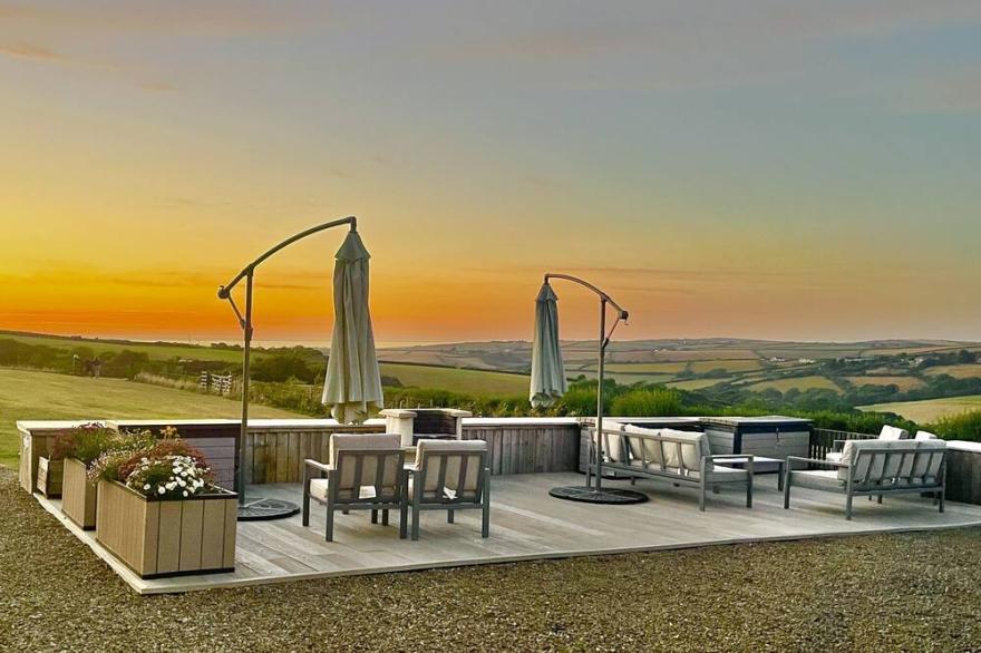 Dog friendly barn, near the beach, with Alpacas, fast wifi and EV charger