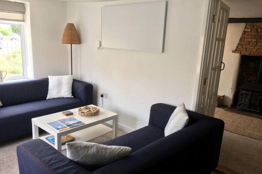 Chase Cottage in Docking, North Norfolk, Sleeps 8 in 4 Bedrooms, up to 2 Dogs
