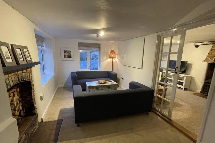 Chase Cottage in Docking, North Norfolk, Sleeps 8 in 4 Bedrooms, up to 2 Dogs