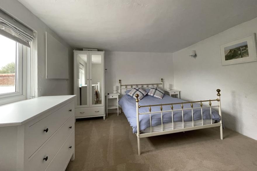 Chase Cottage in Docking, North Norfolk, Sleeps 8 in 4 Bedrooms, up to 2 Dogs