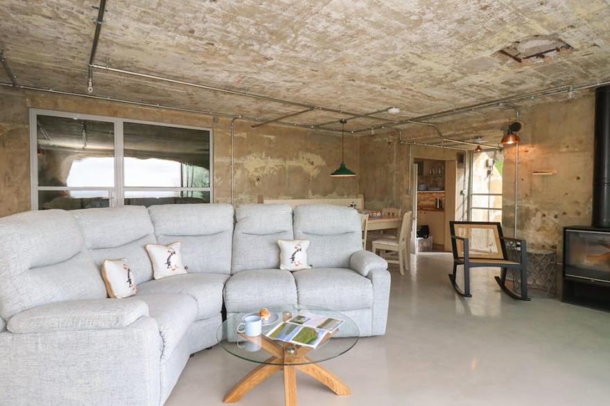 THE TRANSMITTER BUNKER, pet friendly, with open fire in Ringstead