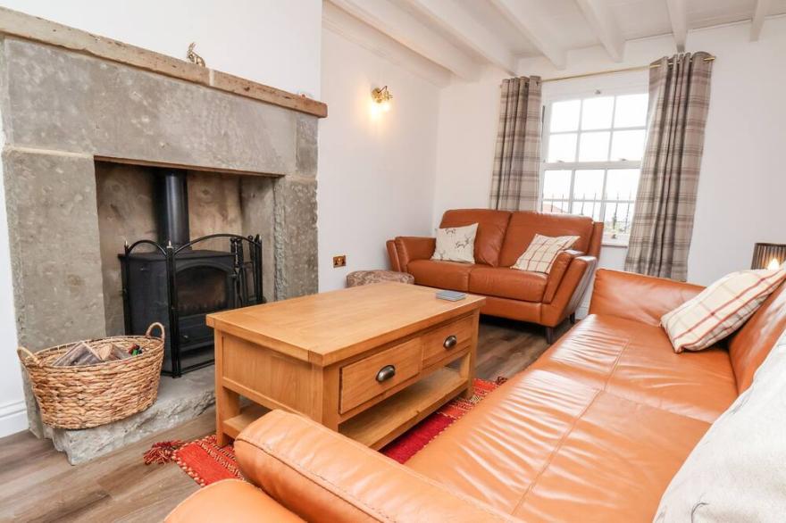 BRAESIDE, pet friendly, with open fire in Fylingthorpe