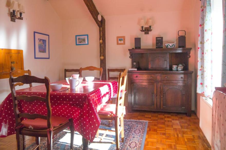 Spacious Cottage With Sea Views